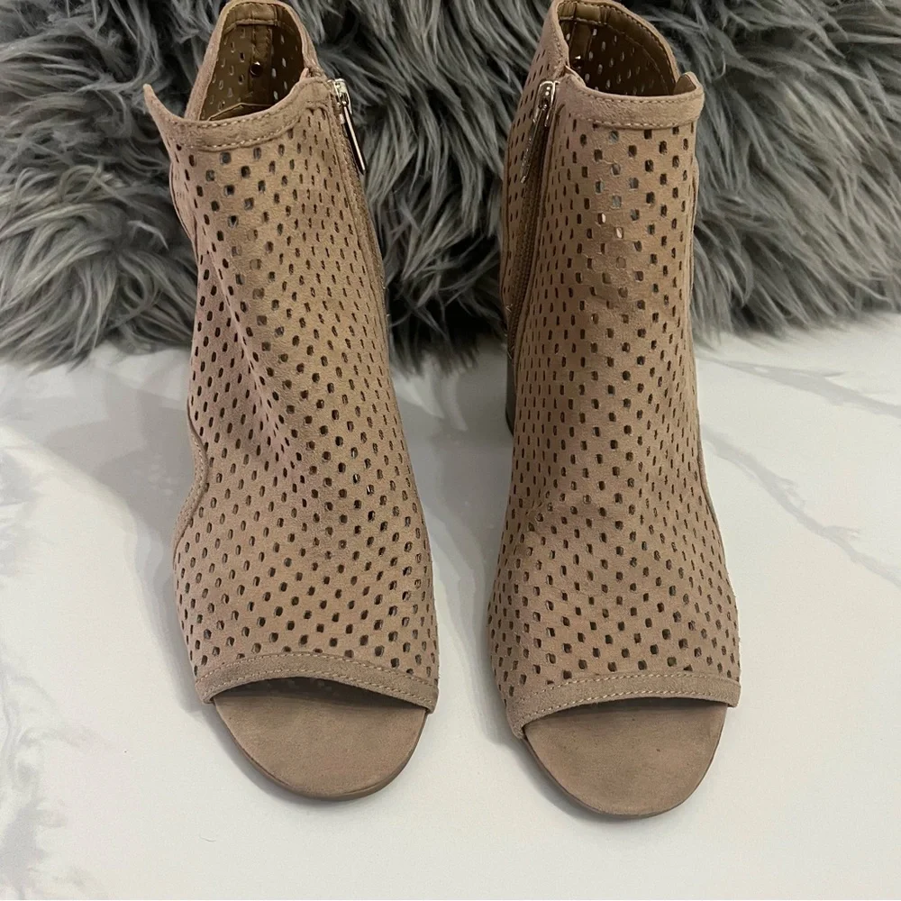CIRCUS BY SAM EDELMAN emerson peep toe chunky heel bootie size 9
